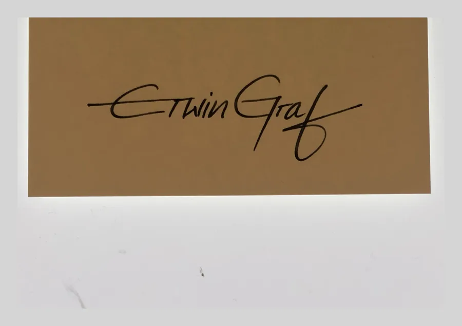 Die Signatur Erwin Graf auf einer Karte aus Kraftpapier