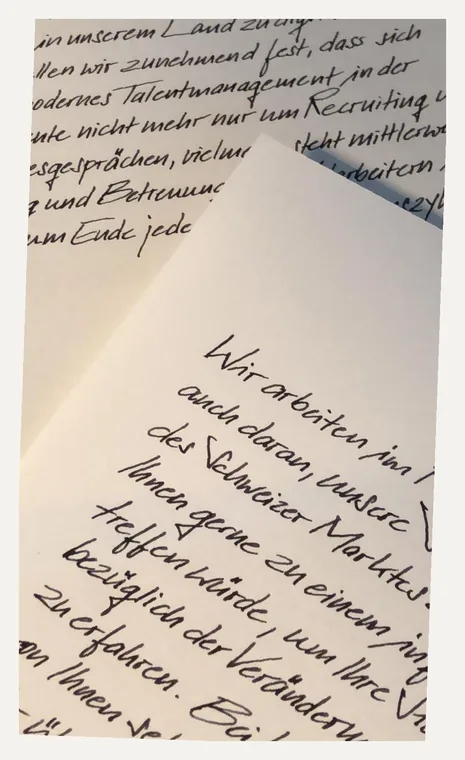 Zwei handgeschriebene Briefseiten in feiner Feder, ein Geschäftsbrief