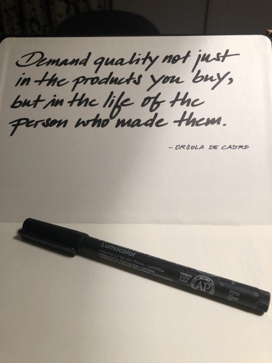 Handgeschriebene Zitatkarte: Demand quality not just in the products you buy