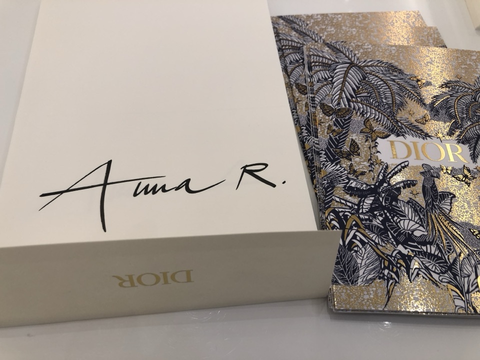 Dior-Schachtel mit handbeschrifteter Karte Anna R.
